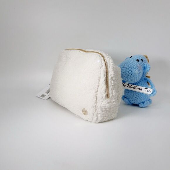 Lululemon Large 2L Everywhere Belt Bag White Gold Fleece Sherpa Shearling NWT - Picture 2 of 12